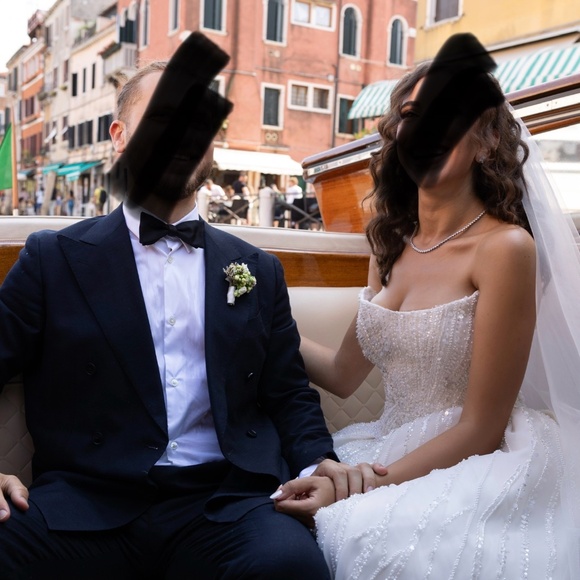 Custom-made wedding gown - Picture 5 of 11